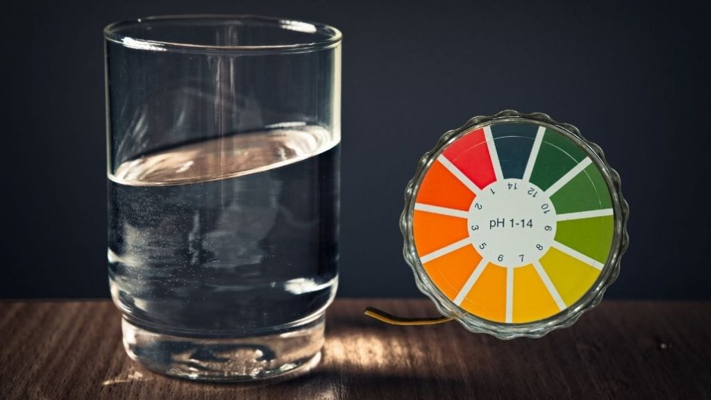 Nước uống kiềm tính là gì?